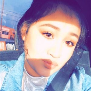 Meet your Posher, Jaqueline